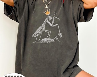 Praying Mantis Shirt, Dark Humor T Shirt, Savage Insect Tee, Funny Bug Shirt, Creepy Aesthetic Tee, Gothic Humor T Shirt