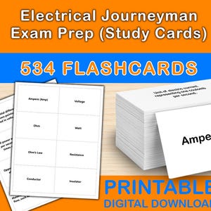 Könnte beinhalten: Ein Stapel weißer Karteikarten mit Begriffen der Elektrotechnik, darunter "Ampere", "Spannung" und "Ohm". Das Bild zeigt auch den Text "Electrical Journeyman Exam Prep (Study Cards)" und "534 FLASHCARDS."