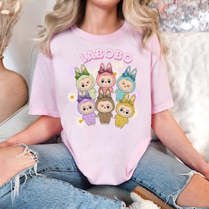 Camiseta inspirada en Ute Labubu, camiseta con personajes kawaii de Labubu, camiseta de conejito pastel, camiseta estética de chica suave, camiseta con gráfico viral de TikTok