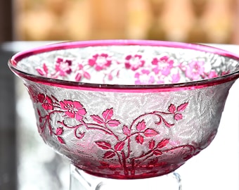 BACCARAT — “Rosa mosqueta”. Tazón antiguo para esponja (inodoro), de cristal con decoración superpuesta grabada al ácido. Estilo Art Nouveau.