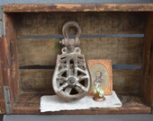 Large Vintage Barn Pulley Cast Iron Unique Farm Tool Display Industrial Decor Display Hook Medium Rusty Hanging Authentic