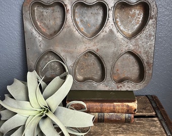 Vintage Heart Cake Pan Jello Molds Primitive Metal Kitchen Decor Small Baking Tin Cups Bead Display Shop 6 Rusty