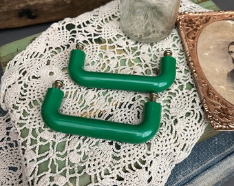 Set of 2 Vintage NOS Drawer Pulls Hunter Green Handle Plastic Unused Knob 3 inch