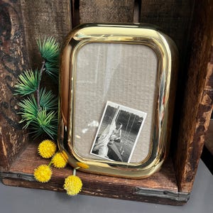 Vintage Curved Picture Frame Glass Gold Brass Standing Polished Velvet 5 x 7 Inch Photo Rectangular Korea 1980s Rounded