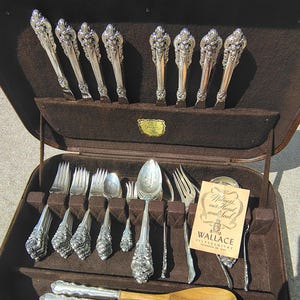 Wallace GRAND BAROQUE 61 piece sterling flatware set and Bakelite Chest
