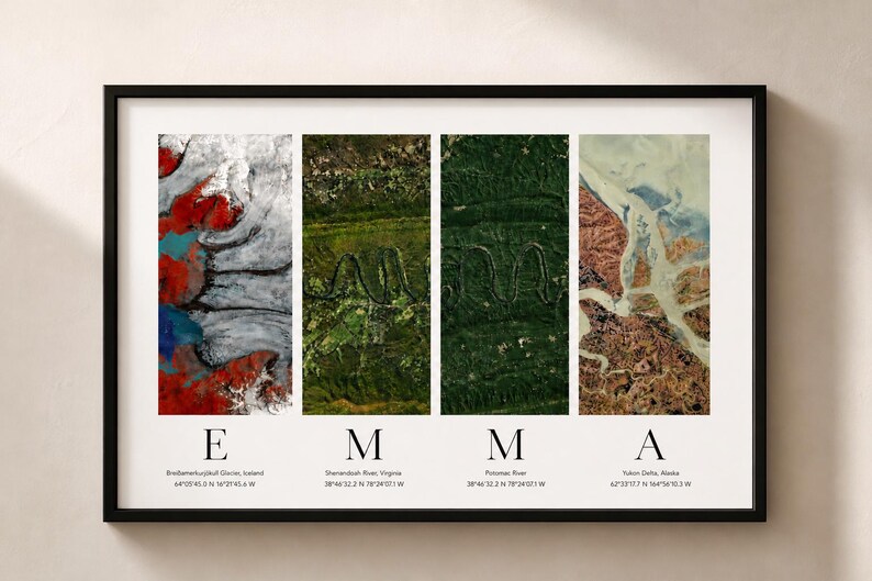 Puede incluir: Impresi&oacute;n art&iacute;stica enmarcada con cuatro im&aacute;genes de sat&eacute;lite, cada una con un paisaje diferente. La impresi&oacute;n deletrea "EMMA" con la primera letra de cada ubicaci&oacute;n. Las ubicaciones son: Islandia, Virginia y Alaska. La impresi&oacute;n est&aacute; en un marco negro.