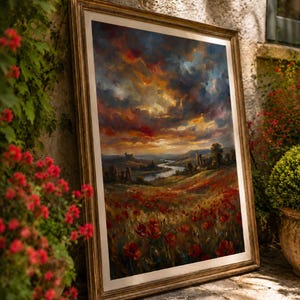 K&ouml;nnte beinhalten: Gerahmtes Landschaftsgem&auml;lde, das ein Feld roter Mohnblumen unter einem dramatischen Himmel mit Orange-, Blau- und Goldt&ouml;nen zeigt. Das Gem&auml;lde befindet sich in einem goldenen Rahmen und lehnt an einer Steinmauer.