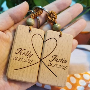 Personalized Wooden Engraved Heart Couple Keychain Set – Custom Engraved Names and Date – Anniversary Gift for Him&Her or wedding Gift