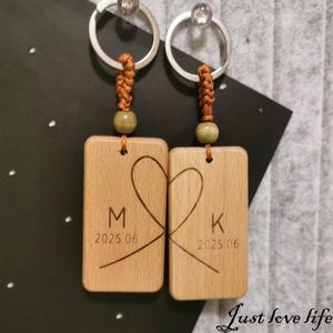 Personalized Wooden Engraved Heart Couple Keychain Set – Custom Engraved Names and Date – Anniversary Gift for Him&Her or wedding Gift