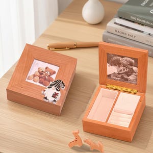 Scatola musicale in legno personalizzata con incisione personalizzata e visualizzazione di foto - Scatola portagioie con statuetta, regalo per lei - Compleanno, Natale, San Valentino