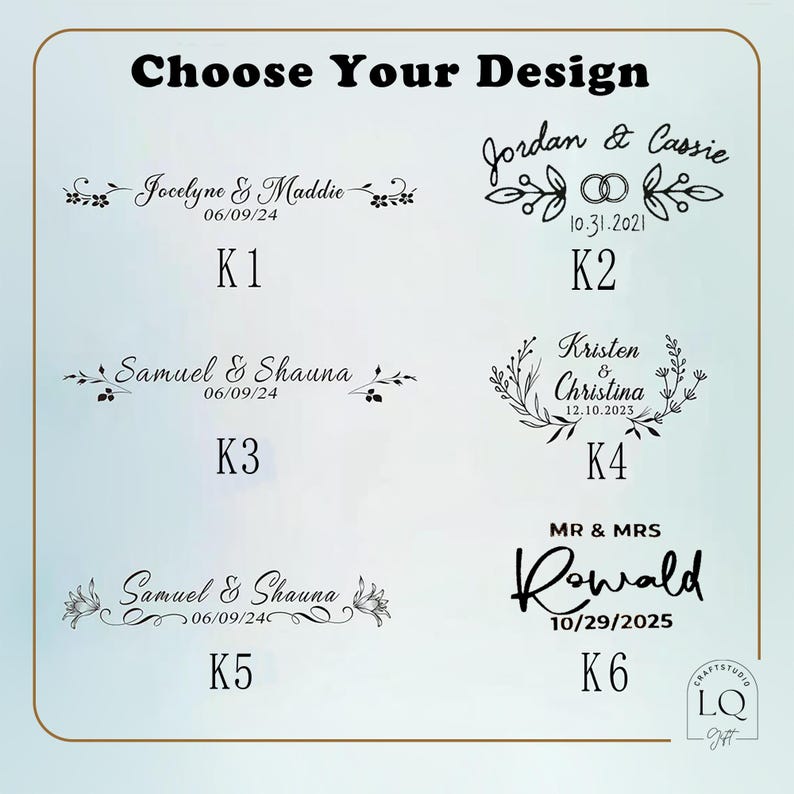 Pu&ograve; includere: Un grafico di selezione del design con il testo "Choose Your Design". Sono mostrate sei opzioni di design, ciascuna con nomi, date ed elementi decorativi. I design sono etichettati da K1 a K6.