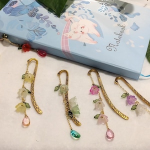 Teardrop Flower Hooked Bookmark Charm