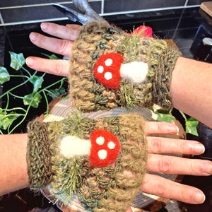 Crochet Handwarmers with felted mushrooms, Fingerless Gloves, Whimsical Wrist Warmers, Faerie Fairy core accessories