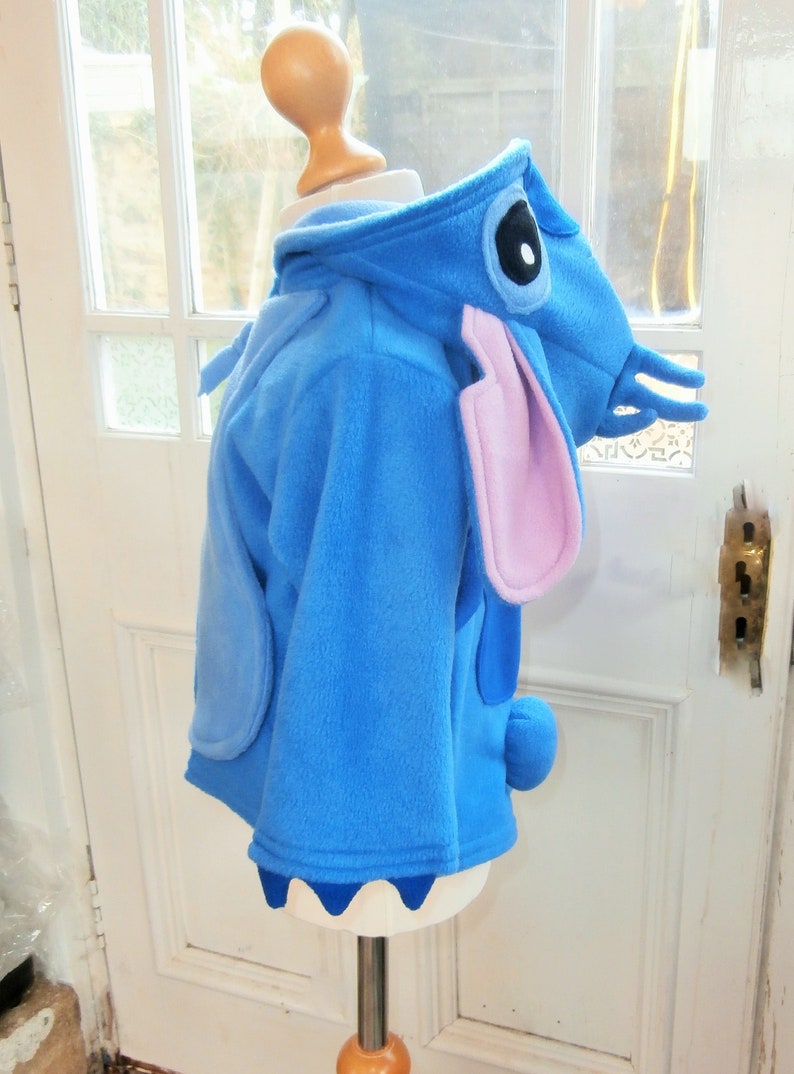 May include: A set of three ceramic nesting bowls in graduating sizes. The bowls are white with a speckled, textured finish and feature a slightly flared rim. Suitable for food preparation or serving.