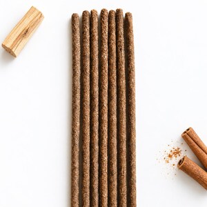 Palo Santo Cinnamon Incense Sticks (8pk): Sacred Wood Aroma image 1