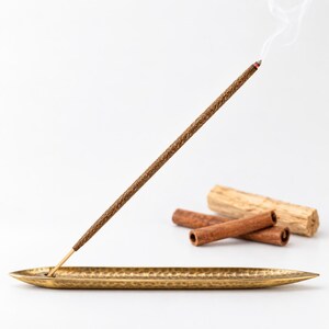 Palo Santo Cinnamon Incense Sticks (8pk): Sacred Wood Aroma image 2