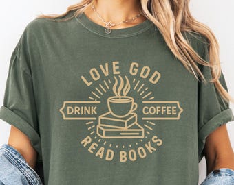 Camiseta "Amo a Dios, bebo café, leo libros", regalo cristiano para amantes de los libros, ideal para bebedores de café y lectores, camiseta del mes de la lectura.