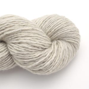 Aran Weight Cashmere Recycled Yarn in Light Gray, Reclaimed and Ecofriendly, Lot 080525