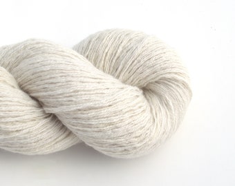 Sport Weight Cashmere Recycled Yarn in Arctic Fox, Pale Grey, Reclaimed and Ecofriendly, Lot 150124