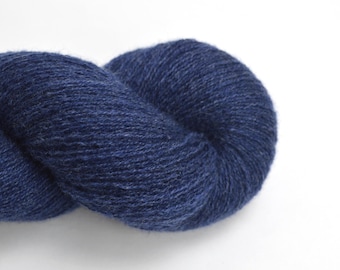Hilo de cachemir reciclado de grosor fino en color azul índigo, recuperado y ecológico, lote 020326