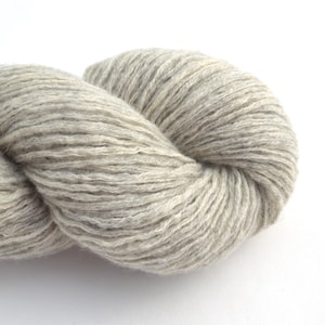 Sport Weight Cashmere Recycled Yarn in Light Grey, Reclaimed and Ecofriendly, Lot 071124