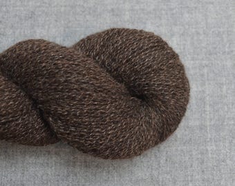 Lace Weight Gerecycled kasjmiergaren in gemêleerd bruin, teruggewonnen en milieuvriendelijk, lot 030426