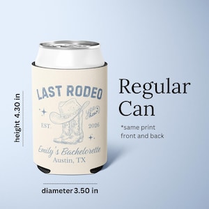 以下が含まれることがあります： カウボーイハットとブーツのグラフィックが付いた「LAST RODEO」と書かれた青いデザインのベージュ色の缶クーラー。 「Emily's Bachelorette Austin, TX」というテキストも含まれています。 クーラーの高さは10.92cm、直径は8.89cmです。