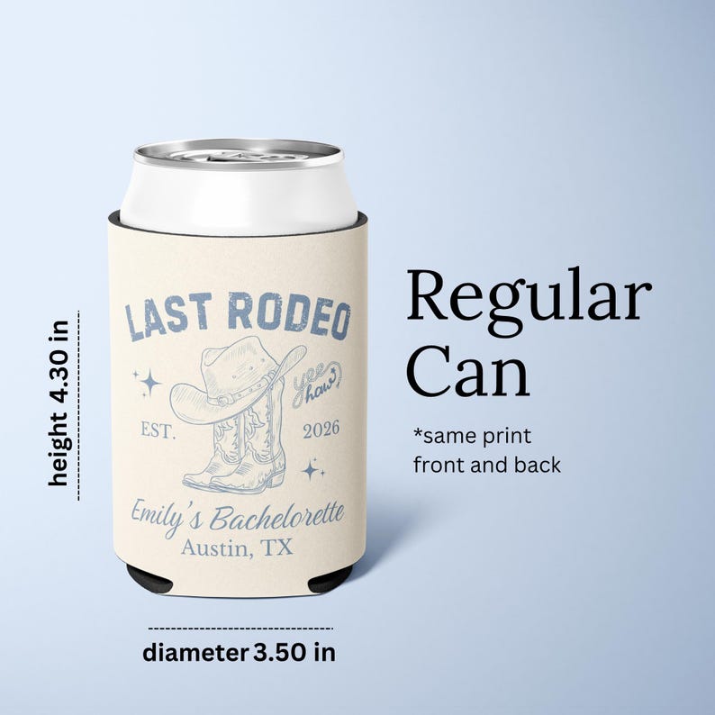 以下が含まれることがあります： カウボーイハットとブーツのグラフィックが付いた「LAST RODEO」と書かれた青いデザインのベージュ色の缶クーラー。 「Emily's Bachelorette Austin, TX」というテキストも含まれています。 クーラーの高さは10.92cm、直径は8.89cmです。