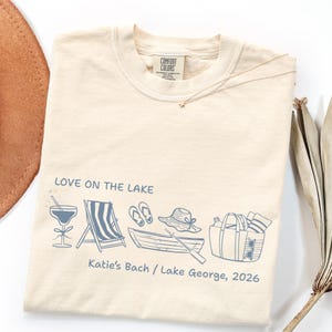 Kärlek vid sjön Möhippa, Anpassad Sjöresa T-shirt, Tjejhelg Bach Outfit, Sommar Sjöfest T-shirt, Komfortfärger T-shirt