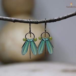 Glanzende nachtvlinderoorbellen | Unieke insectensieraden | Handgemaakte statement-oorbellen | Op de natuur geïnspireerd cadeau voor haar
