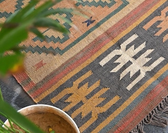Handwoven Wool Jute Kilim Rug: Bohemian Flatweave