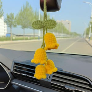Planta de lirio de los valles tejida a crochet para colgar en el espejo del coche, accesorios de lirio de los valles tejidos a crochet para el coche, regalo personalizado hecho a mano para amantes de las plantas