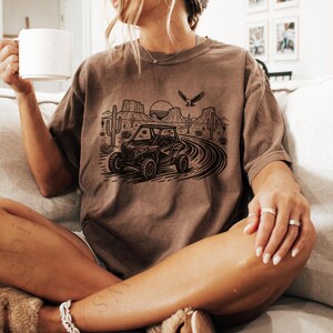 Koszulka unisex w stylu retro vintage do jazdy na quadzie, koszulka szlakowa, koszulka do przygód terenowych, prezent dla miłośnika przyrody, koszulka pustynnych szlaków