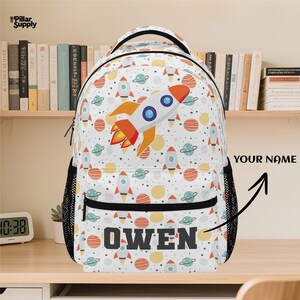 Raketenrucksack für Jungen - Individuell beschrifteter Weltraum Weltraum Rucksack - Vorschule oder Kindergarten personalisierte Schultasche mit Planeten