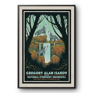 Könnte beinhalten: Ein gerahmtes Konzertplakat mit drei grauen Wölfen in einer Waldlandschaft mit Wasserfall. Der Text lautet: GREGORY ALAN ISAKOV WITH THE NATIONAL SYMPHONY ORCHESTRA, WOLF TRAP, VIENNA, VA, AUGUST 26, 2026. Das Bild verwendet dunkle Töne und grüne Akzente.