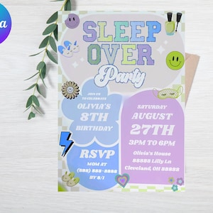 Puede incluir: Una colorida invitación a una fiesta de pijamas con el texto "Sleep Over Party" en colores pastel. La invitación incluye detalles para el 8º cumpleaños de Olivia, fecha, hora e información de RSVP. Los elementos decorativos incluyen caras sonrientes y flores.