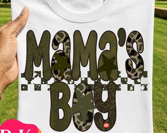 Camo Mamas Junge PNG | Camo Boy Mom Sublimationsentwurf | Kariertes Mama Jungen Shirt, trendiges Camo Shirt, digitaler Download | R+K Design