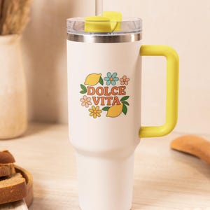Sticker Dolce Vita – Adesivo con scritta italiana – Limoni e fiori colorati – Stile estivo italiano – Sticker decorativo vinile