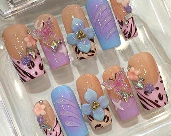 Pastellfärgade fjärilspressnaglar: 3D Flower Fairycore Nail Art