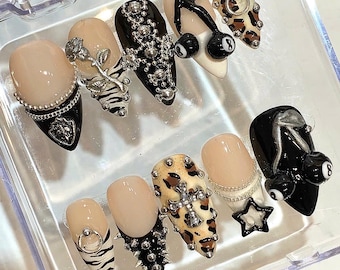 Punk-Kunstnägel zum Aufkleben | Nagelset mit Gothic-Tiermuster | Künstliche 3D-Nägel mit Kreuz und Stacheln