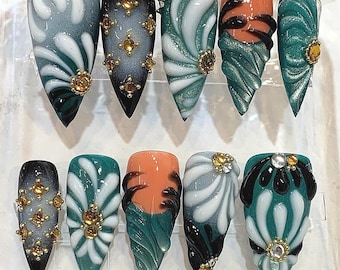 Szmaragdowo zielone paznokcie typu Stiletto Press On | Zestaw Tropical Leaf Gold Gem Textured Ombre