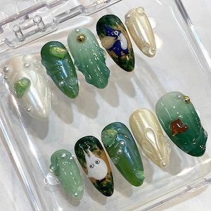Uñas postizas del bosque de Totoro: set de uñas de gelatina verde hecho a mano, inspirado en Studio Ghibli