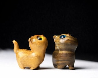 Hand-Carved Sandalwood Cat Figurine – Whimsical Wooden Desktop Ornament, Animal Decor