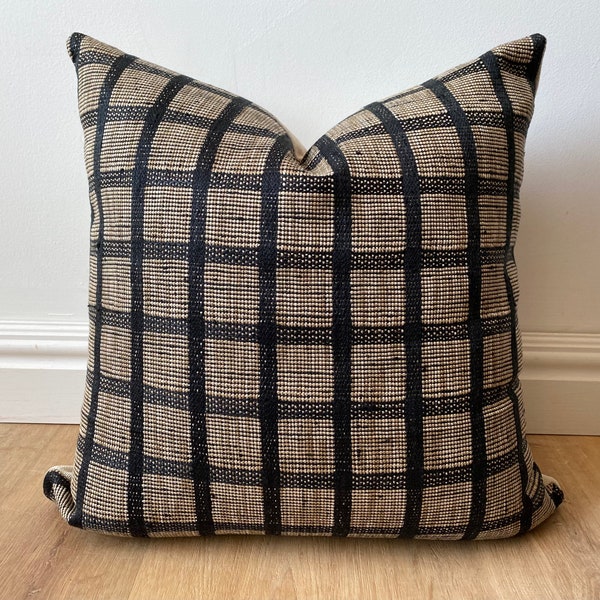 Housse de coussin tissée moderne en carreaux de fenêtre, artisan de ferme texturé noir fauve beige, disponible en plusieurs tailles