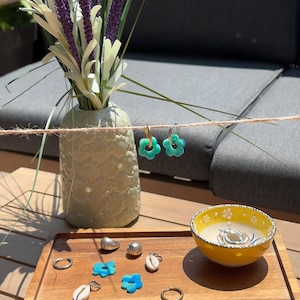 Interchangeable epoxy resin earrings – Hoops + blue and green flowers