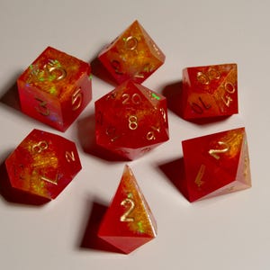 Feuerball Würfelset - Sharp Edge Red Holographische D & D Würfel