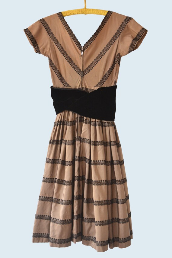 1950s Brown Satin and Embroidered Lace Dress size… - image 3