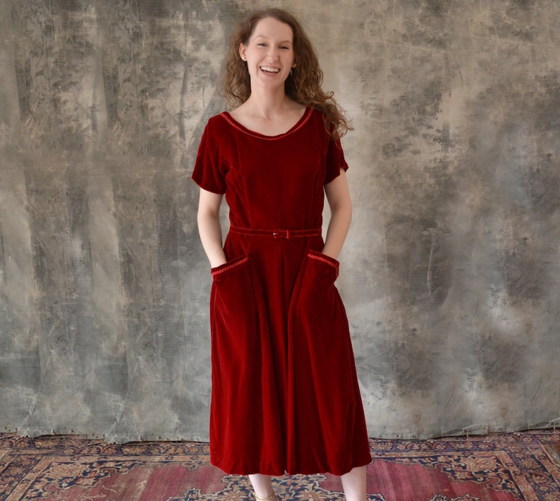 1950s Red Velvet Holiday Dress size M image 1