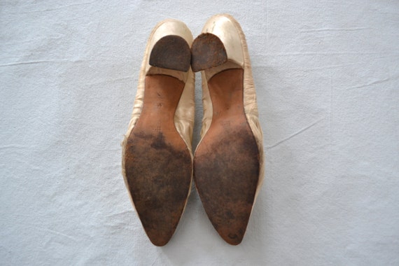 Victorian Cream Silk Wedding Shoes - image 5