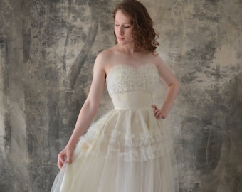 década de 1950 sin tirantes de tul blanco talla XS